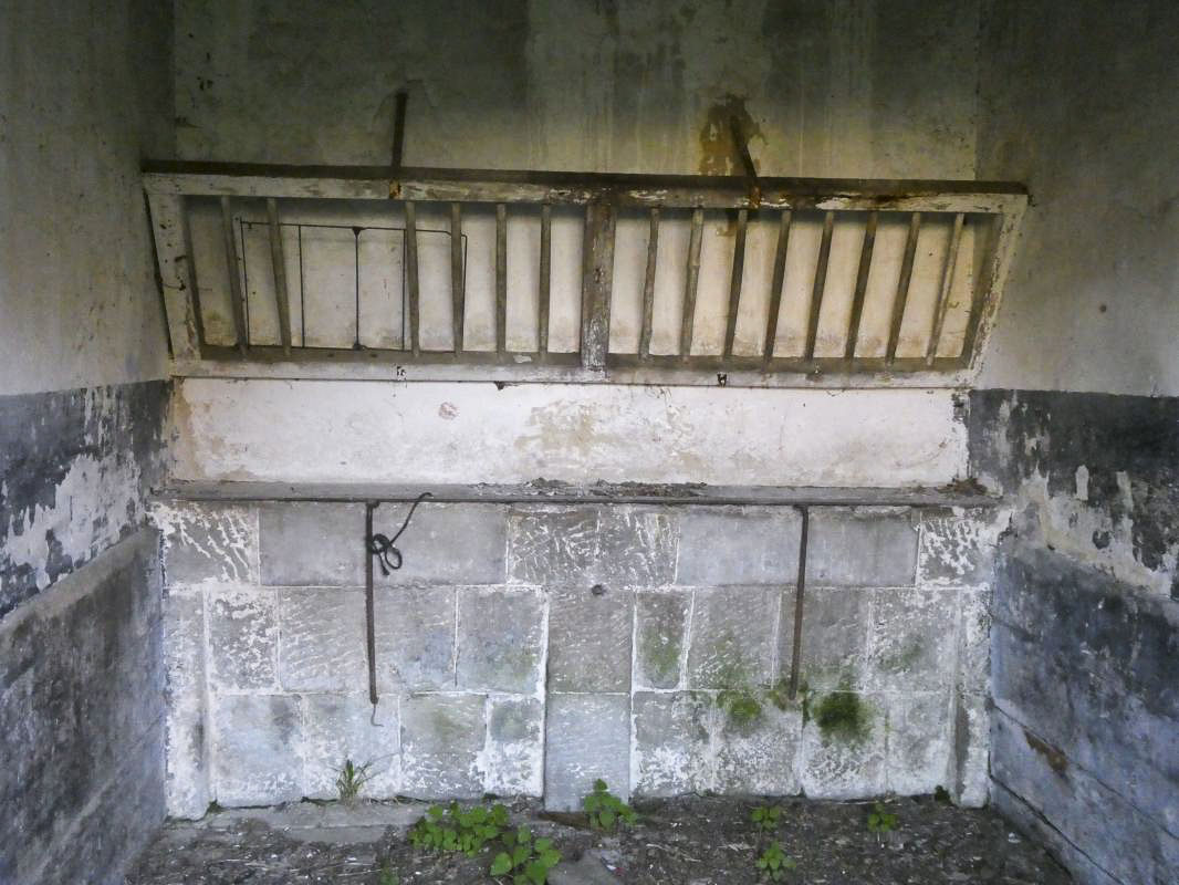 Ligne Maginot - PEIRA CAVA - CASERNE CRENANT (SOUS-SECTEUR AUTHION - 46° DBCA) - (Camp de sureté) - Les écuries