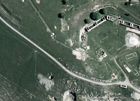 Ligne Maginot - PLAN CAVAL - (Chambre de coupure) - Vue aérienne mettant en évidence les traces des câbles