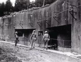 Ligne Maginot - SIMSERHOF - (Ouvrage d'artillerie) - Entrée des Hommes
Avec  la présence des troupes américaines le 20 décembre 1944