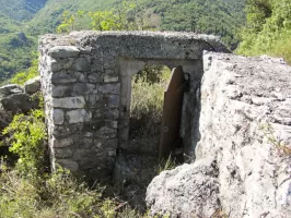 Ligne Maginot - BARBONNET SUD EST - (Blockhaus pour arme infanterie) - L'entrée du blockhaus avec une porte de guérite blindée 'type Séré de Rivières'