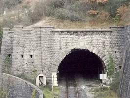 Ligne Maginot - BRAUS SUD (TUNNEL DE ) - (Blockhaus pour arme infanterie) - Ligne Nice - Coni - Entre l'Escarène et Sospel - Tunnel du Col-de-Braus (5939 m) Côté Touët-de-l'Escarène avec meurtrières de tir et poste de garde