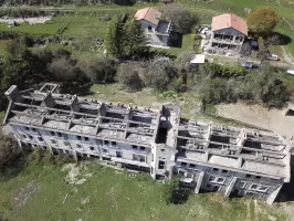 Ligne Maginot - COL DE BROUIS - (Casernement) - Les deux maisons rénovées étaient les logements pour officiers.