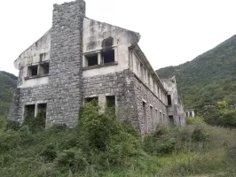 Ligne Maginot - COL DE BROUIS - (Casernement) - Coté droit du bâtiment