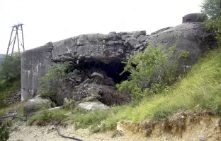 Ligne Maginot - COL DE BROUIS (CDB) - E01 - (Ouvrage d'infanterie) - Le bloc 2 détruit par les allemands en 1944