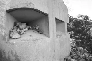 Ligne Maginot - CROIX DE COUGOULE (CC) - (Ouvrage d'infanterie) - L'observatoire rajouté après guerre
Les créneaux d'observation