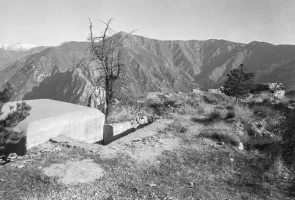 Ligne Maginot - CROIX DE COUGOULE (CC) - (Ouvrage d'infanterie) - L'observatoire rajouté après guerre
L'accés par l'arrière