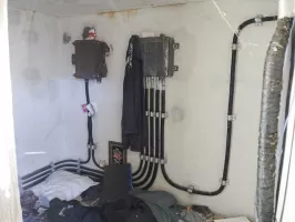 Ligne Maginot - CROS D'AMAN - (Chambre de coupure) - Boitiers intérieurs de protection et de répartition