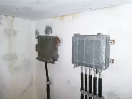 Ligne Maginot - CROS D'AMAN - (Chambre de coupure) - Boitiers intérieurs de protection et de répartition