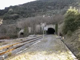 Ligne Maginot - GIGNE NORD ( TUNNEL DE ) - (Blockhaus pour arme infanterie) - Le tunnel de Gigne est à gauche, le tunnel de Caranca est à droite