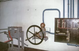 Ligne Maginot - MONTE GROSSO (MG) - E02 - (Ouvrage d'artillerie) - Bloc 3
Sous-sol du bloc, pompe d'alimentation d'eau du bloc