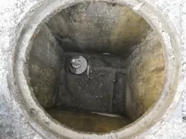 Ligne Maginot - SOURCE DE LA MULE - (Divers) - Regard 2
Sur la piste.
Vanne et vidange