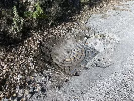 Ligne Maginot - SOURCE DE LA MULE - (Divers) - Regard 3
Sur la piste. 
Vanne et vidange