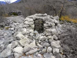 Ligne Maginot - AVELLAN Nord 1 et 2 - Position sommairement aménagée avec deux emplacements pour arme d'infanterie