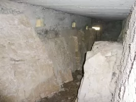 Ligne Maginot - BAISSE DU LOUP - (Blockhaus pour arme infanterie) - L’intérieur
On voit bien sur la droite, le rocher sur lequel est adossée la construction
