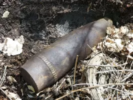 Ligne Maginot - COL DE ROULABRE - (Abri) - Obus de 149 ou 155 tombé lors des combats, sans exploser.