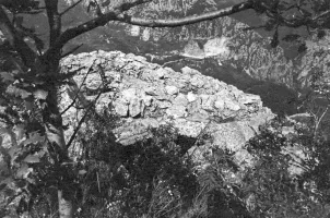 Ligne Maginot - COTE 902 SUD - (Observatoire d'infanterie) - Noter en contrebas le viaduc de Caramel, qui supportait la ligne de tram entre Menton et Sospel