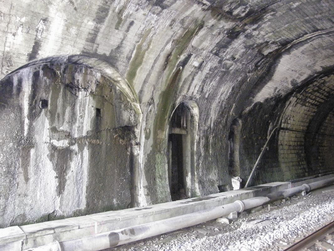 Ligne Maginot - BRAUS NORD (TUNNEL DE ) - (Blockhaus pour arme infanterie) - Entrée du blockhaus de gauche en rentrant.