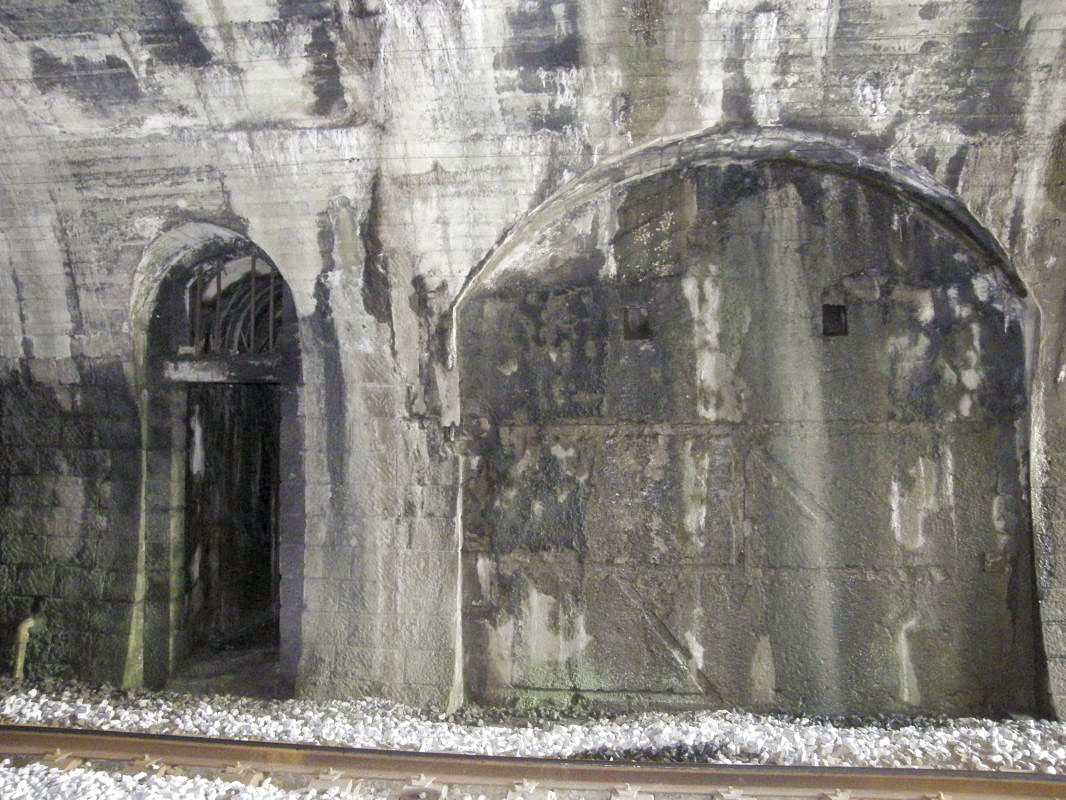 Ligne Maginot - BRAUS NORD (TUNNEL DE ) - (Blockhaus pour arme infanterie) - Entrée du blockhaus de droite en rentrant. 