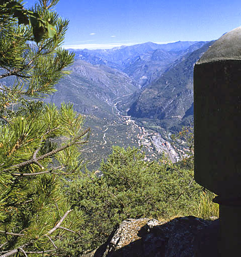 Ligne Maginot - CROIX DE COUGOULE (CC) - (Ouvrage d'infanterie) - Bloc Observatoire
Vue sur la vallée de la Roya vers le nord