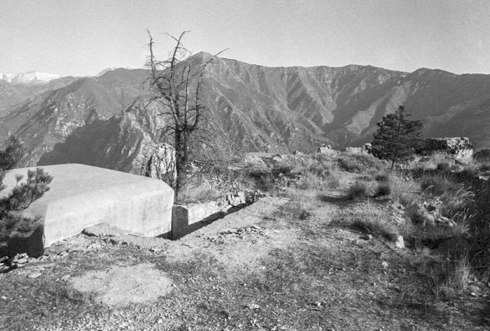 Ligne Maginot - CROIX DE COUGOULE (CC) - (Ouvrage d'infanterie) - L'observatoire rajouté après guerre
L'accés par l'arrière
