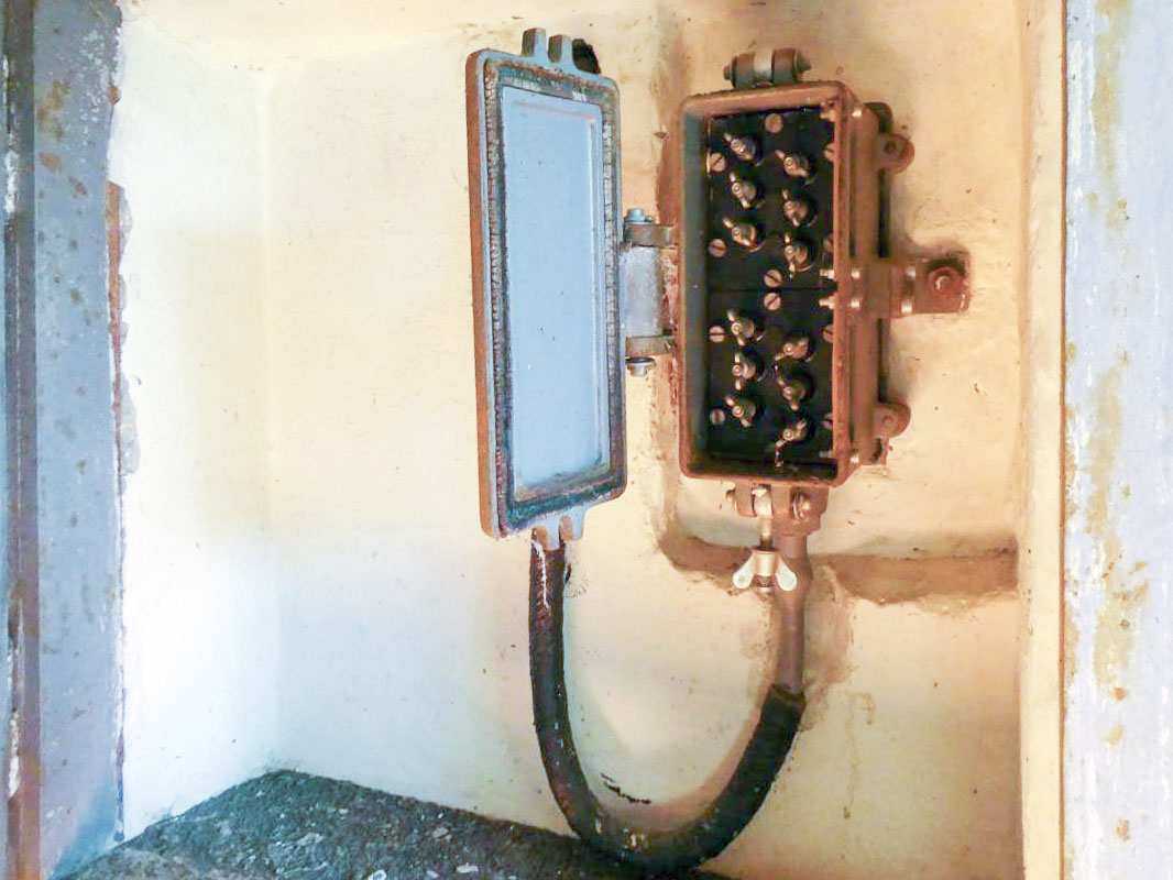 Ligne Maginot - CROS D'AMAN - (Chambre de coupure) - Boitier extérieur de raccordement pour lignes de campagne