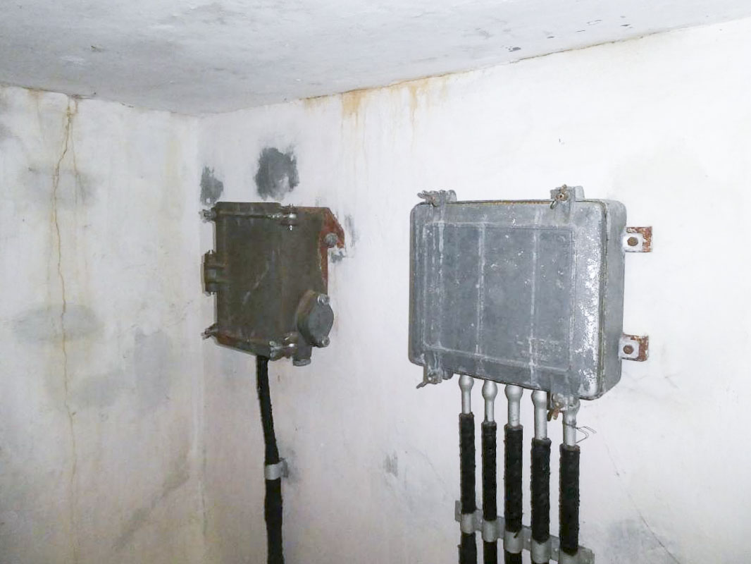Ligne Maginot - CROS D'AMAN - (Chambre de coupure) - Boitiers intérieurs de protection et de répartition