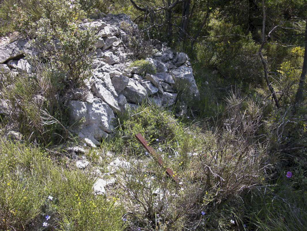 Ligne Maginot - COL DE LA TORRE - (Cuve pour arme d'infanterie) - Départ d'une tranchée au pied de la cuve