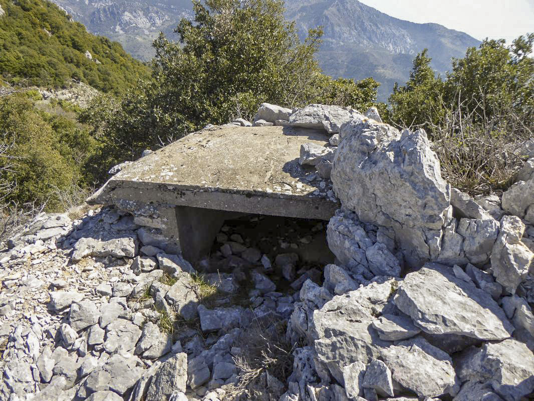 Ligne Maginot - COL DE VERROUX OUEST - (Blockhaus pour arme infanterie) - Vue sur le col