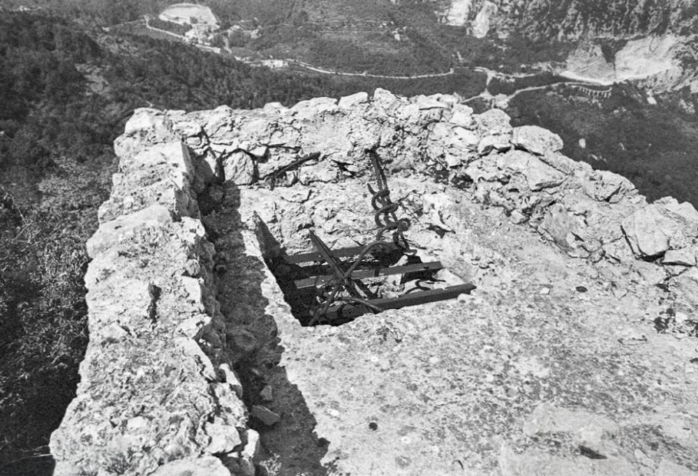 Ligne Maginot - COTE 902 SUD - (Observatoire d'infanterie) - Noter en contrebas le viaduc de Caramel, qui supportait la ligne de tram entre Menton et Sospel