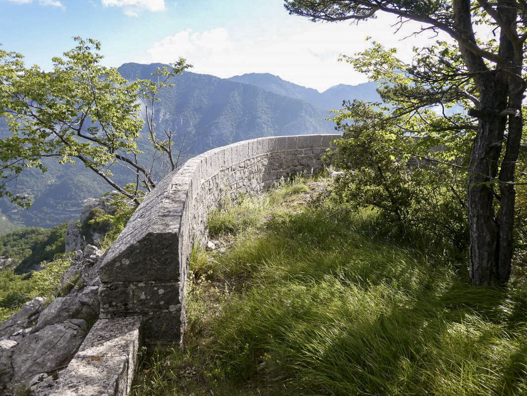 Ligne Maginot - CROIX DE FOISSA - (Observatoire d'artillerie) - Accès de l'observatoire par les terrasses de tir (Séré de Rivières)
