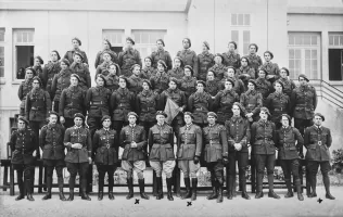 Ligne Maginot - 146° Régiment d'Infanterie de Forteresse (146° RIF) - Une partie du 3° bataillon du 146° RIF au camp de Ban Saint Jean
Le SLt Vaillant est la première croix à gauche
Photo 1938 ou 1939