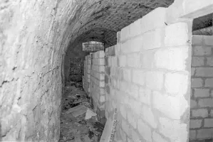Ligne Maginot - LA TURBIE (SOUS-SECTEUR CORNICHES - 58° DBAF) - (PC de Sous-Secteur) - Une alvéole avec ses cloisons internes.