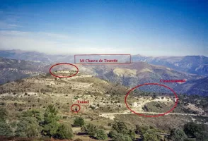 Ligne Maginot - MONT CHAUVE D'ASPREMONT - (Central téléphonique isolé) - Plateau entre les deux Mt Chauve, avec en arrière plan le Mt Chauve de Tourette et son fort.