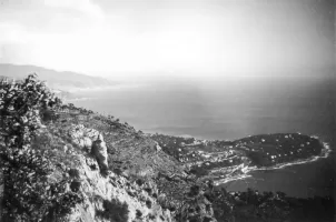 Ligne Maginot - MONT GROS DE ROQUEBRUNE - (Observatoire d'artillerie) - Vue du Cap Martin  depuis les dessus de l'ouvrage