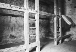 Ligne Maginot - MONT OURS (QUARTIER CASTILLON - 76° BAF) - (PC de Quartier) - Les châlits d'époque