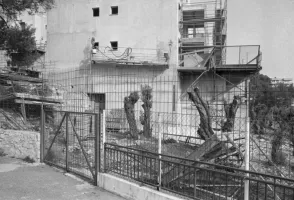 Ligne Maginot - O3 - VESQUI SUD - (Casemate d'infanterie - Simple) - La casemate  en cours d'intégration dans l'immeuble.
La porte d'accès reste le seul élément visible.
