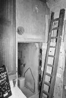 Ligne Maginot - O4 - VESQUI NORD - (Casemate d'infanterie - Simple) - L'entrée de la casemate, avec l'arrivée du câble téléphonique sur la droite