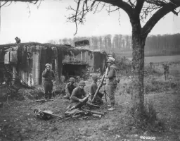 Ligne Maginot - VERRERIE - (Casemate d'infanterie - double) - Photo prise en 1944 par les troupes américaines.
Signal Corp 364305