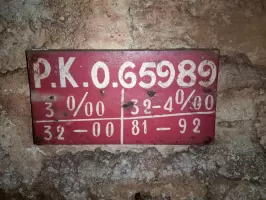 Ligne Maginot - FERMONT - A2 - (Ouvrage d'artillerie) - Indications relatives à la voie ferrée de l'ouvrage
Indication de la pente en 1000 % au point kilométrique 0.65989