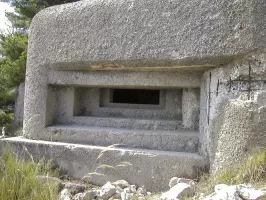 Ligne Maginot - O46 - MADONE DE GORBIO NORD - (Blockhaus pour arme infanterie) - Vue de face du créneau qui couvre le Sud-Est