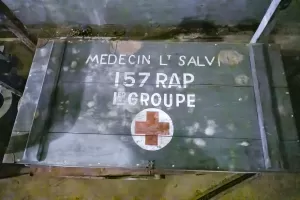 Ligne Maginot - 157° Régiment d'Artillerie de Position (157° RAP) - Caisse au nom du Médecin Lieutenant du 1° Groupe exposée dans la galerie de l'Agaisen