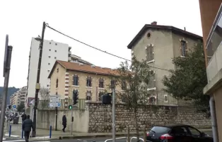 Ligne Maginot - QUARTIER AUVARE - SAINT ROCH (157° RAP) - (Casernement) - Ces bâtiments déstinés initialement aux services administratifs du quartier accueillent aujourd'hui les ateliers et services techniques de la Police