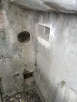 Ligne Maginot - ROQUEBRUNE - CORNILLAT - (Ouvrage d'artillerie) - Bloc 4
Créneau FM et issue de secours
