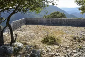 Ligne Maginot - SIRICOCCA SUD - (Observatoire d'artillerie) - Parapet d´infanterie sous le poste