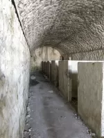 Ligne Maginot - TETE DE CHIEN - (Abri) - Abri dortoir 1, avec la mise en place de boxes pour les chevaux d'un 'manège' situé au niveau des casernes