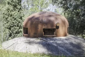 Ligne Maginot - ROQUEBRUNE - CORNILLAT - (Ouvrage d'artillerie) - Bloc 3
L'une des deux cloches GFM du bloc