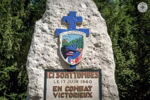 Ligne Maginot - Monument - En forêt de Gobessart (St. Mihiel), la stèle au Régiment Meuse - 155° régiment d'infanterie de forteresse, pendant le repli.