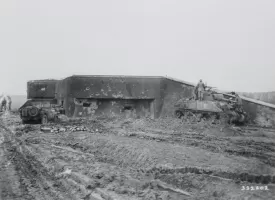 Ligne Maginot - MC9B - MC24 - (Casemate d'infanterie - Double) - Photo prise le 01 dec 1944
Signal Corp ref : ETO HQ 44 28096
