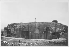 Ligne Maginot - BINING - (Casemate d'infanterie - Simple) - La casemate après les combats
photo allemande