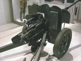 Ligne Maginot - Canon AC de 25 SA-Léger mle 1937 APX - Musée de l'Armée (Paris - Invalides)